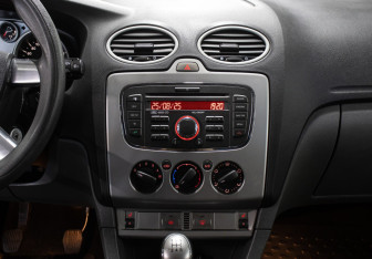 Подержанный автомобиль Ford Focus Sedan 2010 года (15 фото)