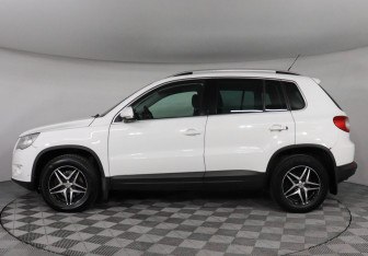 Подержанный автомобиль Volkswagen Tiguan 2010 года (8 фото)