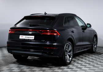 Подержанный автомобиль Audi Q8 2021 года (5 фото)