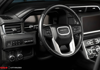 Подержанный автомобиль GMC Yukon 2023 года (27 фото)