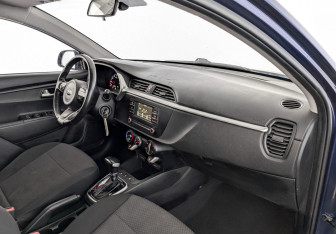Подержанный автомобиль Kia Rio Hatchback 2021 года (11 фото)