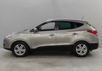 Подержанный автомобиль Hyundai ix35 2011 года (8 фото)