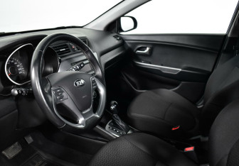 Подержанный автомобиль Kia Rio Hatchback 2016 года (8 фото)