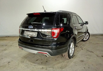 Подержанный автомобиль Ford Explorer 2017 года (6 фото)