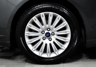 Подержанный автомобиль Ford Mondeo Sedan 2017 года (8 фото)