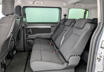 Подержанный автомобиль Peugeot Traveller 2021 года (12 фото)