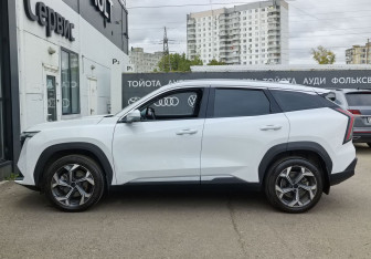 Подержанный автомобиль Geely Atlas 2023 года (8 фото)