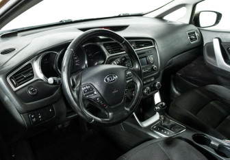 Подержанный автомобиль Kia Ceed Wagon 2015 года (9 фото)