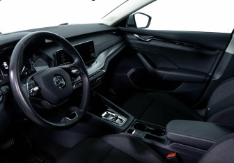 Подержанный автомобиль Skoda Octavia Liftback 2021 года (7 фото)