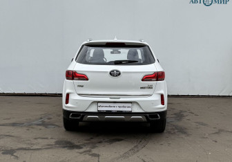 Подержанный автомобиль FAW Besturn X40 2020 года (6 фото)