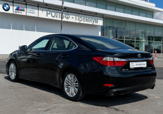 Подержанный автомобиль Lexus ES 2014 года (7 фото)