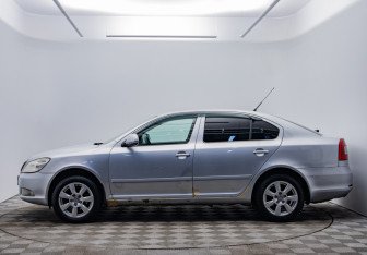 Подержанный автомобиль Skoda Octavia Liftback 2010 года (2 фото)