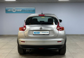 Подержанный автомобиль Nissan Juke 2012 года (6 фото)