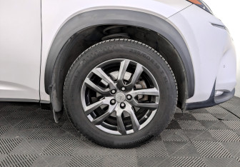 Подержанный автомобиль Lexus NX 2016 года (18 фото)