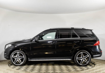 Подержанный автомобиль Mercedes-Benz GLE 2015 года (8 фото)