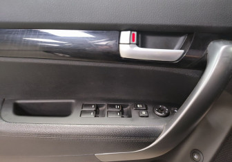 Подержанный автомобиль Kia Sorento 2017 года (19 фото)
