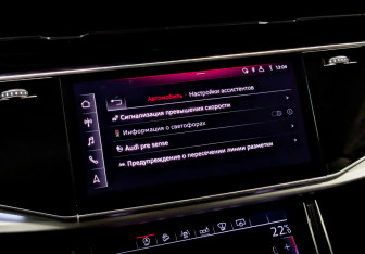 Подержанный автомобиль Audi Q8 2019 года (28 фото)