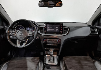 Подержанный автомобиль Kia Ceed Hatchback 2021 года (14 фото)