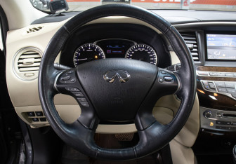 Подержанный автомобиль Infiniti QX60 2017 года (18 фото)