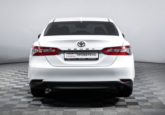 Подержанный автомобиль Toyota Camry Sedan 2019 года (6 фото)