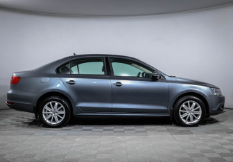Подержанный автомобиль Volkswagen Jetta Sedan 2012 года (4 фото)