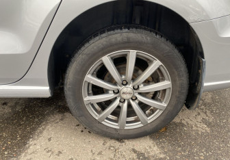 Подержанный автомобиль Volkswagen Polo Sedan 2016 года (9 фото)