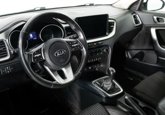 Подержанный автомобиль Kia Ceed Wagon 2020 года (11 фото)