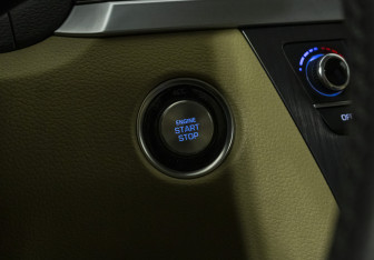 Подержанный автомобиль Hyundai Genesis 2014 года (20 фото)