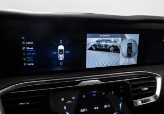 Подержанный автомобиль Hongqi E-HS9 2021 года (18 фото)