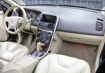 Подержанный автомобиль Volvo XC60 2011 года (11 фото)