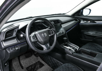 Подержанный автомобиль Honda Civic Sedan 2017 года (7 фото)