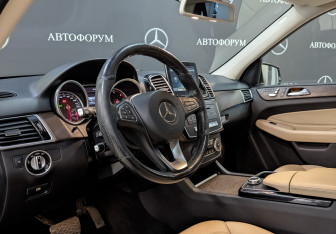 Подержанный автомобиль Mercedes-Benz GLE 2016 года (15 фото)
