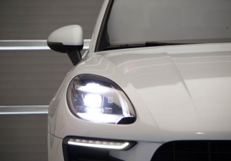 Подержанный автомобиль Porsche Macan 2017 года (38 фото)