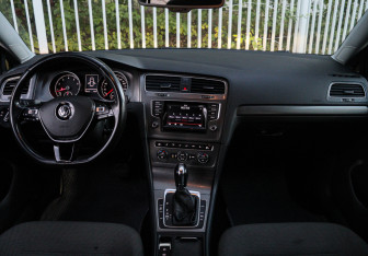 Подержанный автомобиль Volkswagen Golf Hatchback 2012 года (9 фото)