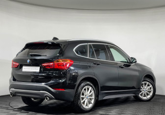 Подержанный автомобиль BMW X1 2018 года (2 фото)
