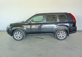Подержанный автомобиль Nissan X-Trail 2011 года (7 фото)