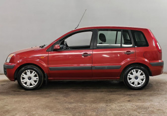 Подержанный автомобиль Ford Fusion 2008 года (8 фото)