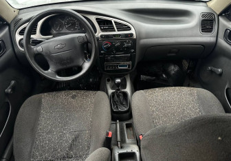 Подержанный автомобиль Chevrolet Lanos 2006 года (11 фото)