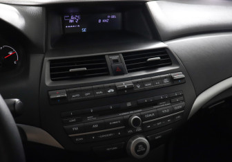 Подержанный автомобиль Honda Accord Coupe 2009 года (12 фото)