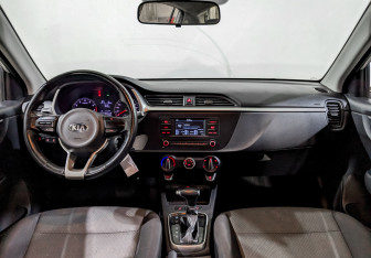 Подержанный автомобиль Kia Rio Hatchback 2021 года (13 фото)