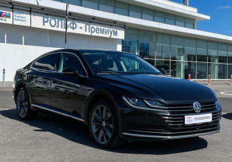 Подержанный автомобиль Volkswagen Arteon 2020 года (3 фото)