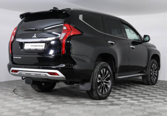 Подержанный автомобиль Mitsubishi Montero Sport 2023 года (5 фото)