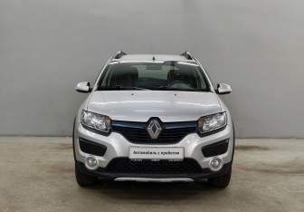 Подержанный автомобиль Renault Sandero 2016 года (2 фото)