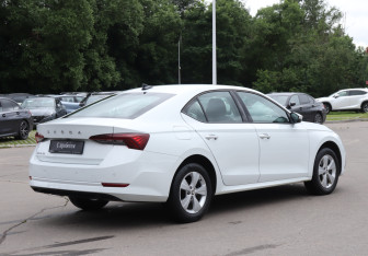 Подержанный автомобиль Skoda Octavia Liftback 2021 года (5 фото)