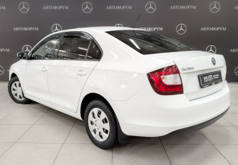 Подержанный автомобиль Skoda Rapid Liftback 2019 года (7 фото)