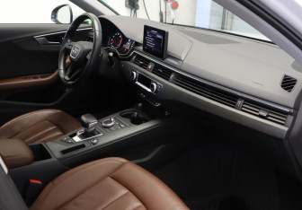 Подержанный автомобиль Audi A4 Sedan 2019 года (22 фото)