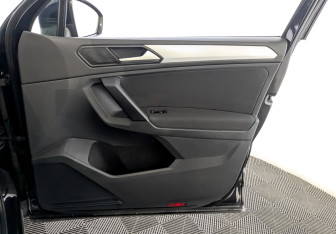 Подержанный автомобиль Volkswagen Tiguan 2021 года (24 фото)