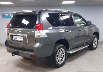 Подержанный автомобиль Toyota Land Cruiser Prado 2011 года (5 фото)