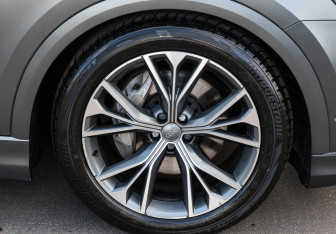 Подержанный автомобиль Audi Q8 2019 года (31 фото)