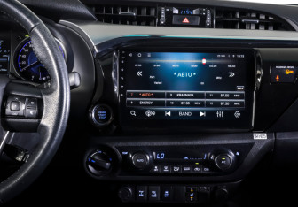 Подержанный автомобиль Toyota Hilux 2015 года (13 фото)